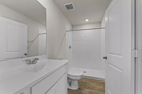 Bath - 2203 Loganberry Ln, Luling, TX 78648 photo 1 of 3