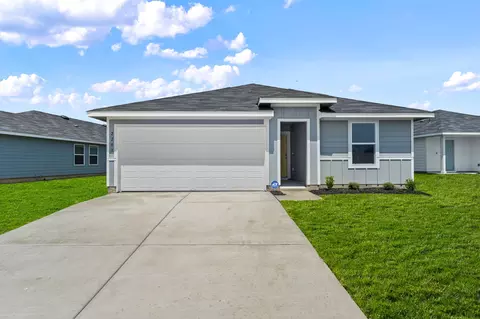 2203 Loganberry Ln, Luling, TX 78648