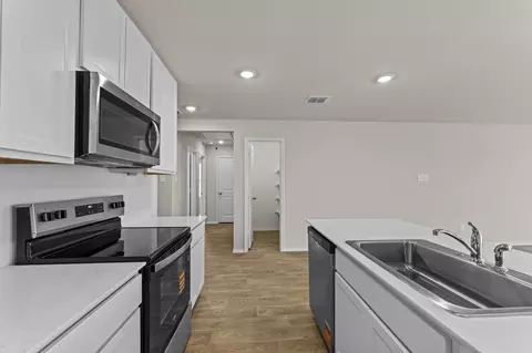 Kitchen - 2203 Loganberry Ln, Luling, TX 78648 photo 4 of 5