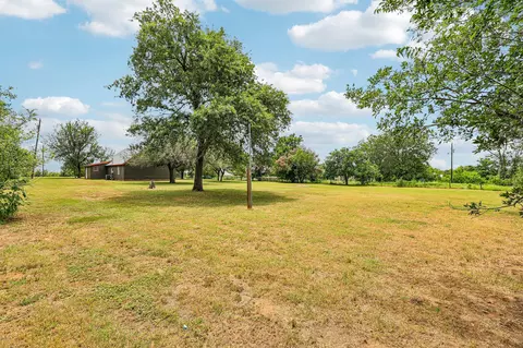 Exterior - 122 Dodd Preston Rd, Elgin, TX 78621 photo 8 of 9
