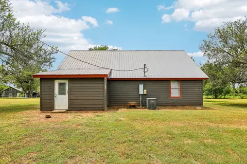 Exterior - 122 Dodd Preston Rd, Elgin, TX 78621 photo 6 of 9