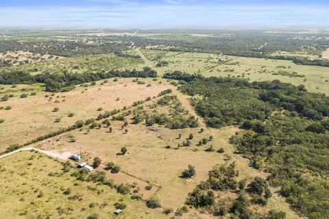 625 Callihan Rd, Luling, TX 78648 photo 7