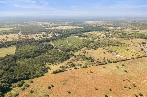 625 Callihan Rd, Luling, TX 78648 photo 9