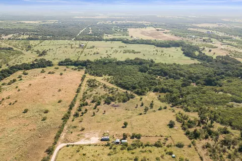 625 Callihan Rd, Luling, TX 78648 photo 12