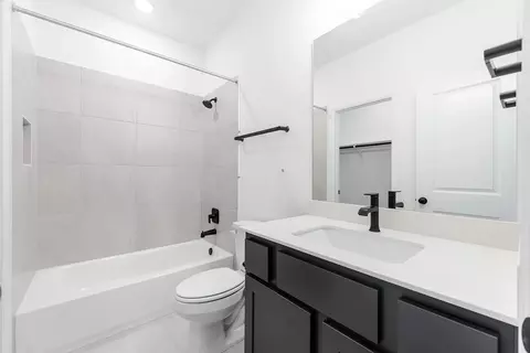 Bath - 2992 Heritage Heights Rd, Leander, TX 78641 photo 6 of 6