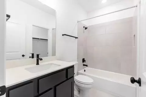 Bath - 2992 Heritage Heights Rd, Leander, TX 78641 photo 3 of 6