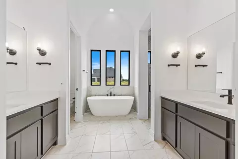 Bath - 2992 Heritage Heights Rd, Leander, TX 78641 photo 1 of 6
