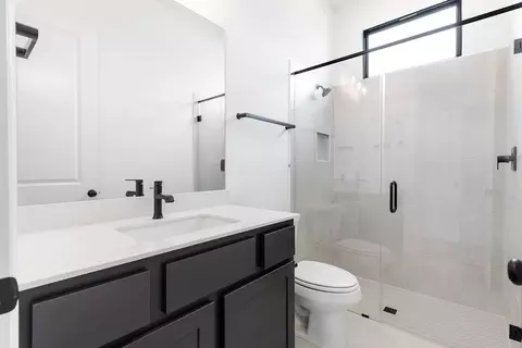 Bath - 2992 Heritage Heights Rd, Leander, TX 78641 photo 5 of 6