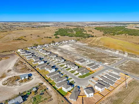 217 Firefox Way, Jarrell, TX 76537 photo 2