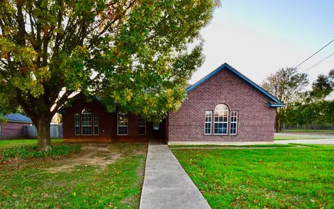 643 Yegua Dr, Lexington, TX 78947