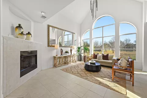 25 Lovegrass Ln, Sunset Valley, TX 78745