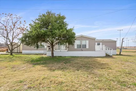 216 Moore St, Rogers, TX 76569
