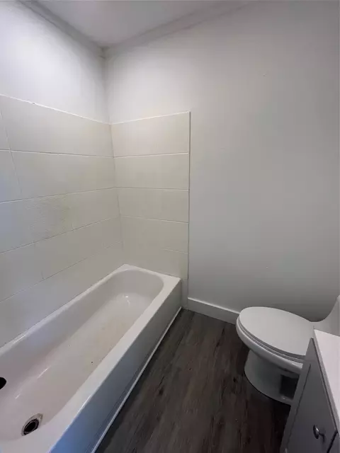 Bath - 322 Mcclendon Dr, Elgin, TX 78621 photo 2 of 4