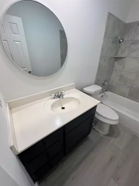 Bath - 322 Mcclendon Dr, Elgin, TX 78621 photo 4 of 4