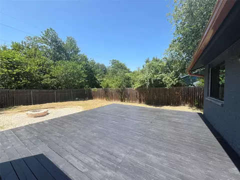 Exterior - 322 Mcclendon Dr, Elgin, TX 78621 photo 4 of 10