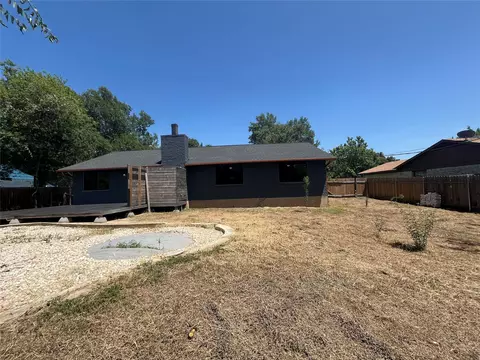 Exterior - 322 Mcclendon Dr, Elgin, TX 78621 photo 7 of 10