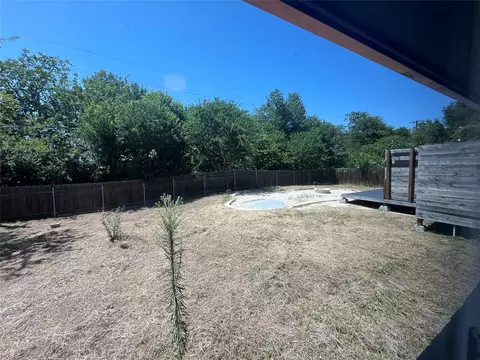 Exterior - 322 Mcclendon Dr, Elgin, TX 78621 photo 8 of 10