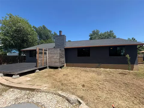 Exterior - 322 Mcclendon Dr, Elgin, TX 78621 photo 6 of 10