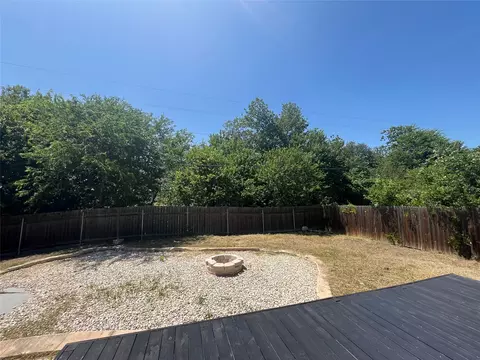 Exterior - 322 Mcclendon Dr, Elgin, TX 78621 photo 5 of 10
