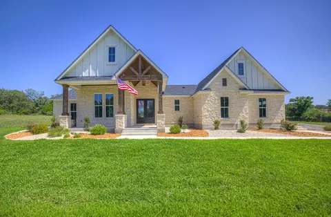 110 Lake Village Rd, Seguin, TX 78155