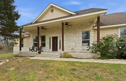 202 Cedar Hills Dr, Elgin, TX 78621