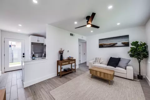 1200 E 52nd St #204, Austin, TX 78723