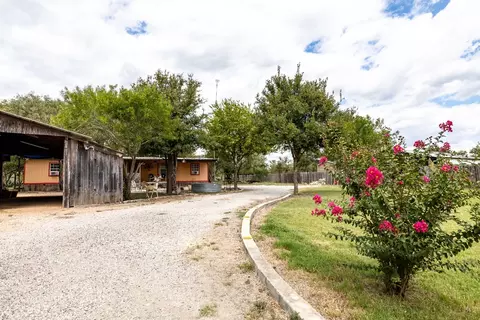310 Union Hill Rd, Luling, TX 78648 photo 2