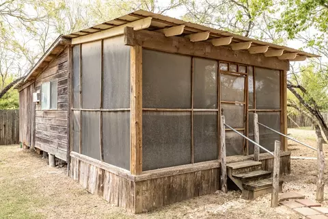 310 Union Hill Rd, Luling, TX 78648 photo 9