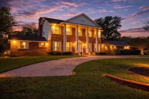 301 Cedar Cir, Brenham, TX 77833