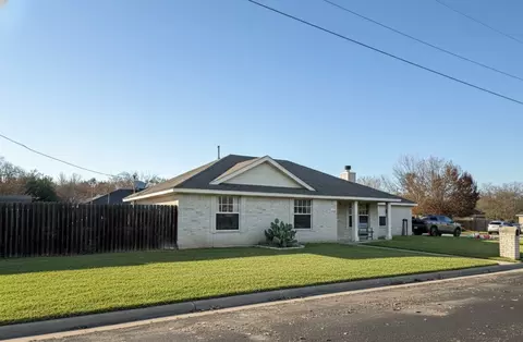 Exterior - 305 Maple Ln, Elgin, TX 78621 photo 2 of 3