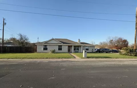 305 Maple Ln, Elgin, TX 78621