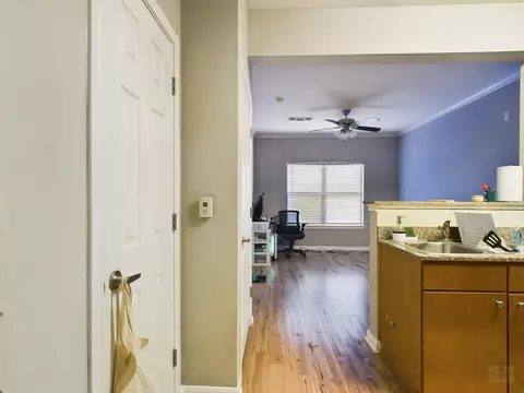 2502 Leon St #218, Austin, TX 78705