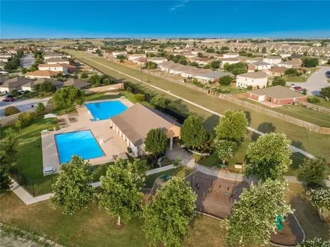 329 Enforcer Loop, Jarrell, TX 76537 photo 9