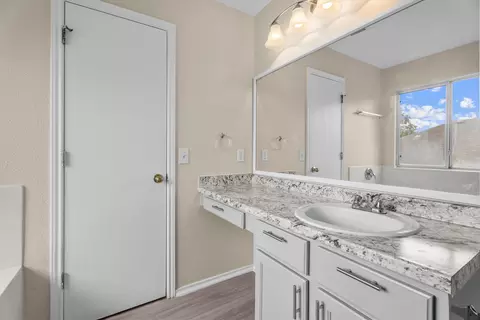 Bath - 172 Discovery, Kyle, TX 78640 photo 2 of 4