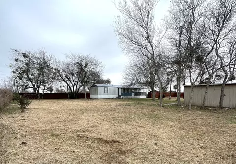 104 S Peach St, Seadrift, TX 77983