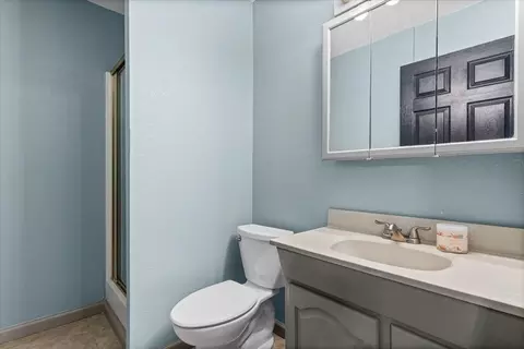 Bath - 650 W Austin Rd, Luling, TX 78648 photo 2 of 2