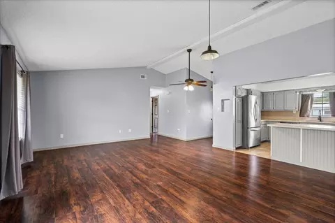 Living - 650 W Austin Rd, Luling, TX 78648 photo 3 of 5