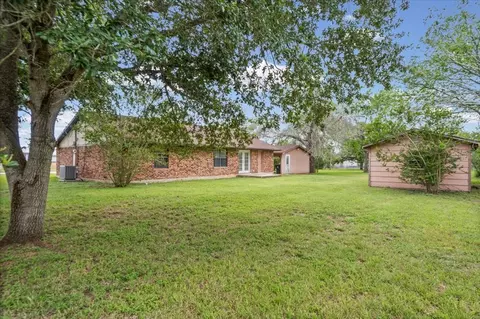 Exterior - 650 W Austin Rd, Luling, TX 78648 photo 4 of 4