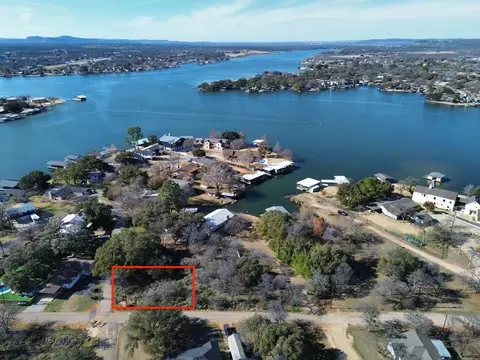 302 Briarway Dr W, Granite Shoals, TX 78654