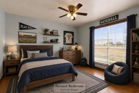 Bedroom - 1871 Bridle Path Rd, Luling, TX 78648 photo 3 of 6