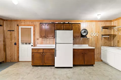Kitchen - 1871 Bridle Path Rd, Luling, TX 78648 photo 3 of 3