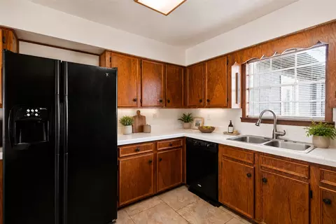 Kitchen - 1871 Bridle Path Rd, Luling, TX 78648 photo 2 of 3