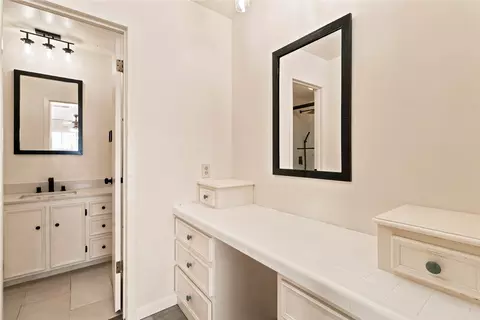 Bath - 1871 Bridle Path Rd, Luling, TX 78648 photo 1 of 5