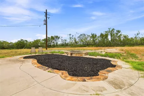 Exterior - 1871 Bridle Path Rd, Luling, TX 78648 photo 3 of 3