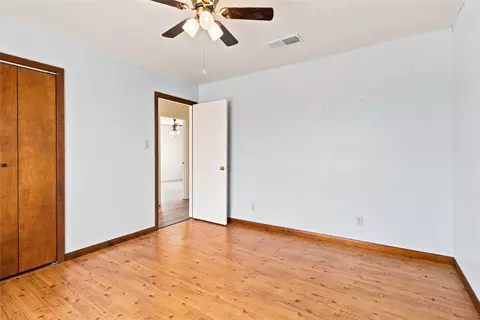 Bedroom - 1871 Bridle Path Rd, Luling, TX 78648 photo 4 of 6