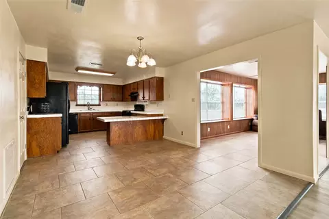 Kitchen - 1871 Bridle Path Rd, Luling, TX 78648 photo 1 of 3