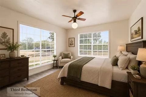 Bedroom - 1871 Bridle Path Rd, Luling, TX 78648 photo 5 of 6