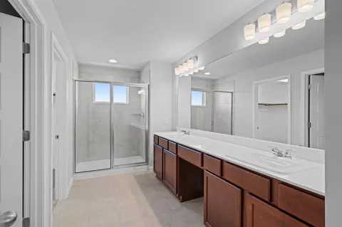 Bath - 453 Gaida Loop, Georgetown, TX 78628 photo 2 of 4