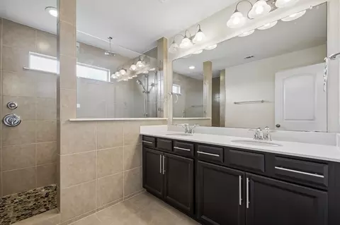 Bath - 10411 Turnbull Loop, Austin, TX 78717 photo 2 of 3