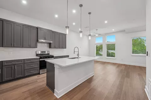 200 W 56th St #2103, Austin, TX 78751